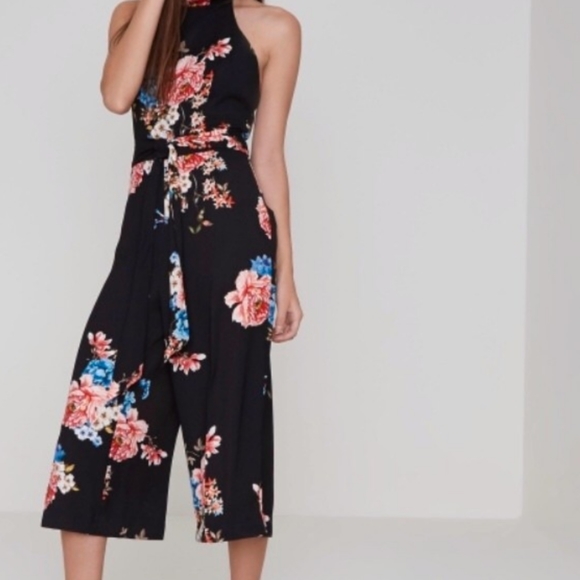A floral patterned jumpsuit - Picture 1 of 4